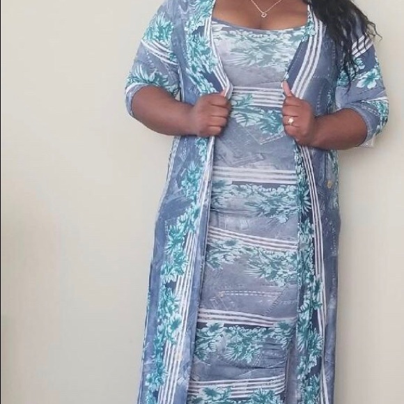 Blue floral - Picture 1 of 1